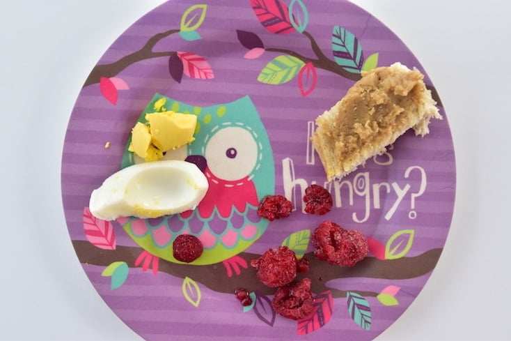 How Much Should My Baby Eat? | New Ways Nutrition Make sure your baby is getting the amount of food they need. Recommendations from a pediatric dietitian nutritionist. #babyportionsizes #babyfood #blw