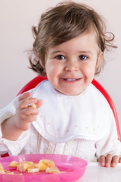 How Many Meals Should My Baby Be Eating? | New Ways Nutrition How many meals should your baby be eating? Advice from a pediatric nutritionist based on age ranges to help guide you and put your mind at ease! #babynutrition #firstfoods #whattofeedbaby #babyfood