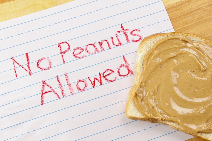 Are you concerned about when and how to give your children peanuts? Or maybe eggs? Do you hear different recommendations from friends and family members? Here are the most recent expert recommendations on your best chance to prevent food allergies in your kids. #foodallergies #peanuts #babynutrition